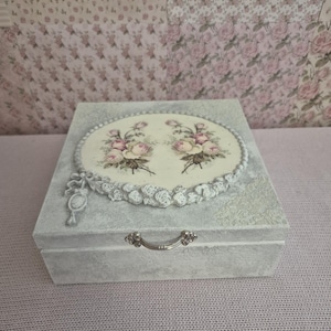 Decorated Pink Vintage/ Shabby Chic Floral Rose Jewellery Box
