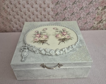 Decorated Pink Vintage/ Shabby Chic Floral Rose Jewellery Box