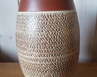 Dümmler and wide 110T25 vase in sgraffito style