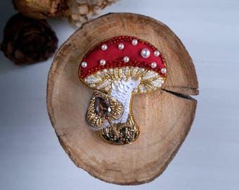 Brosche. Handarbeit. Schmuck. Pilz. Exclusive. Geschenkidee. Herbst. Perlen. Pailletten.