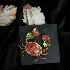 Brosche. Krabbe. Handarbeit. Paillett. Glaskristalle. Unikat. Geschenkidee.Schmuck.Exklusiv. Sommerschmuck.Smycken. Handgefertigterschmuck bild 12