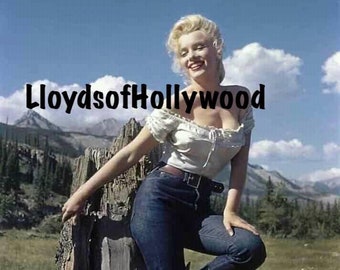 Marilyn Monroe  Hollywood Beauty  River Of No Return On Set in Canada Candid  Photograph 1954