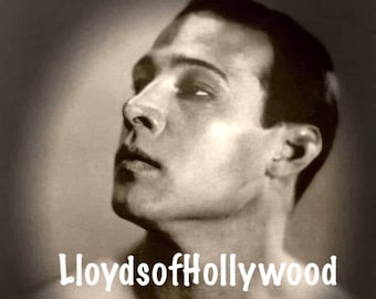 Rudolph Valentino Hollywood Silent Film Star Dramatic Pose Photograph 1921