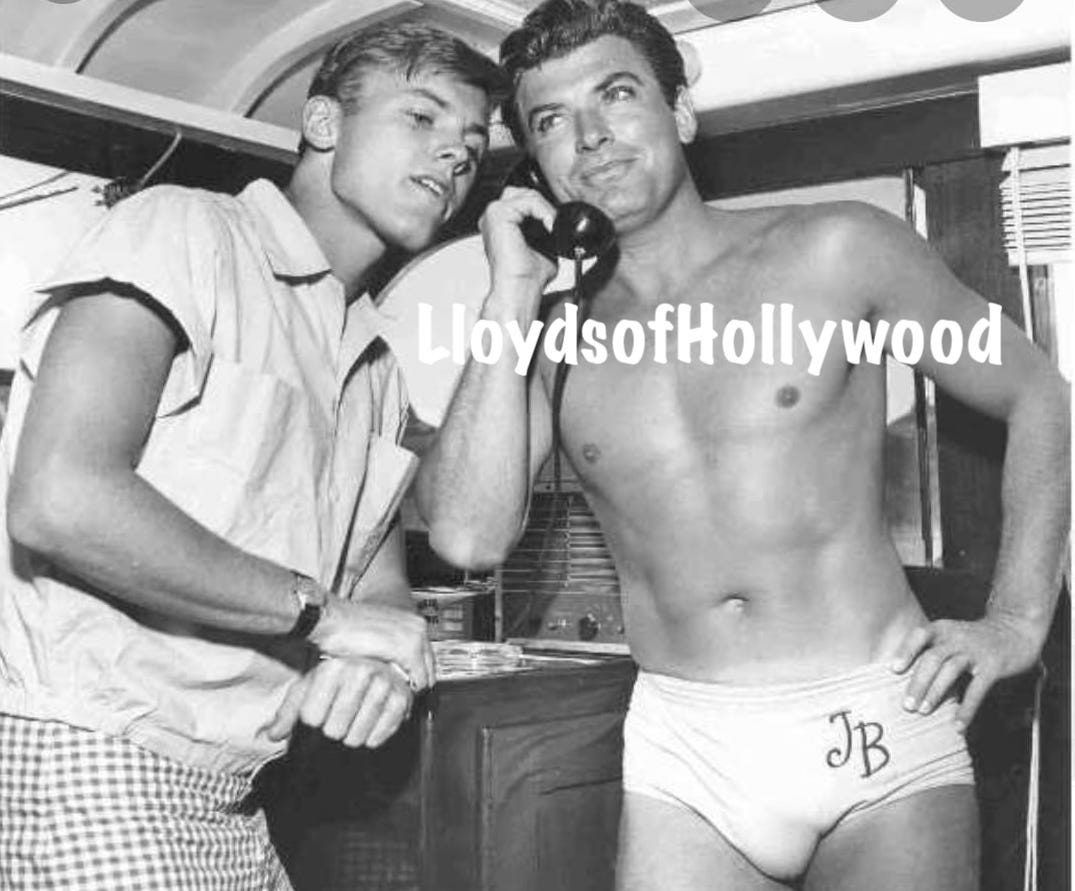 Retro thong gaysex natural