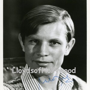 Michael York Cabaret  Actor   Autograph Hand Signed Photograph