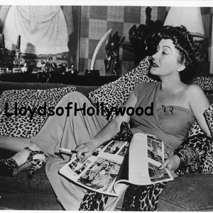 Gloria Swanson Leopardmönster Sunset Blvd Stjärna hemma Candid Photography 1950