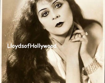 Theda Bara  Silent Film Star Beautiful Dramatic Image Studio Portrait Photograph 1912