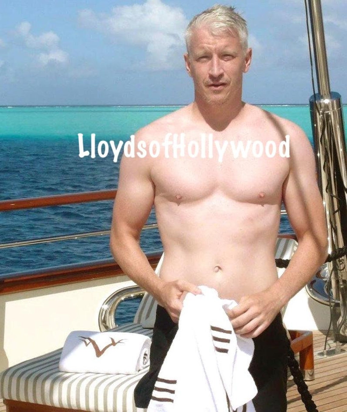 Anderson Cooper Handsome CNN News Anchor Shirtless Hunk on Vacation