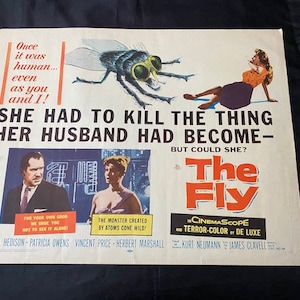 Può includere: Un poster cinematografico vintage per il film "La Mosca" con una grande mosca rossa stilizzata e lo slogan "Ha dovuto uccidere la cosa in cui suo marito si era trasformato - ma poteva farlo?" Il poster presenta anche gli attori Al Hedison, Patricia Owens, Vincent Price, Herbert Marshall, Kurt Neumann e James Clavell.