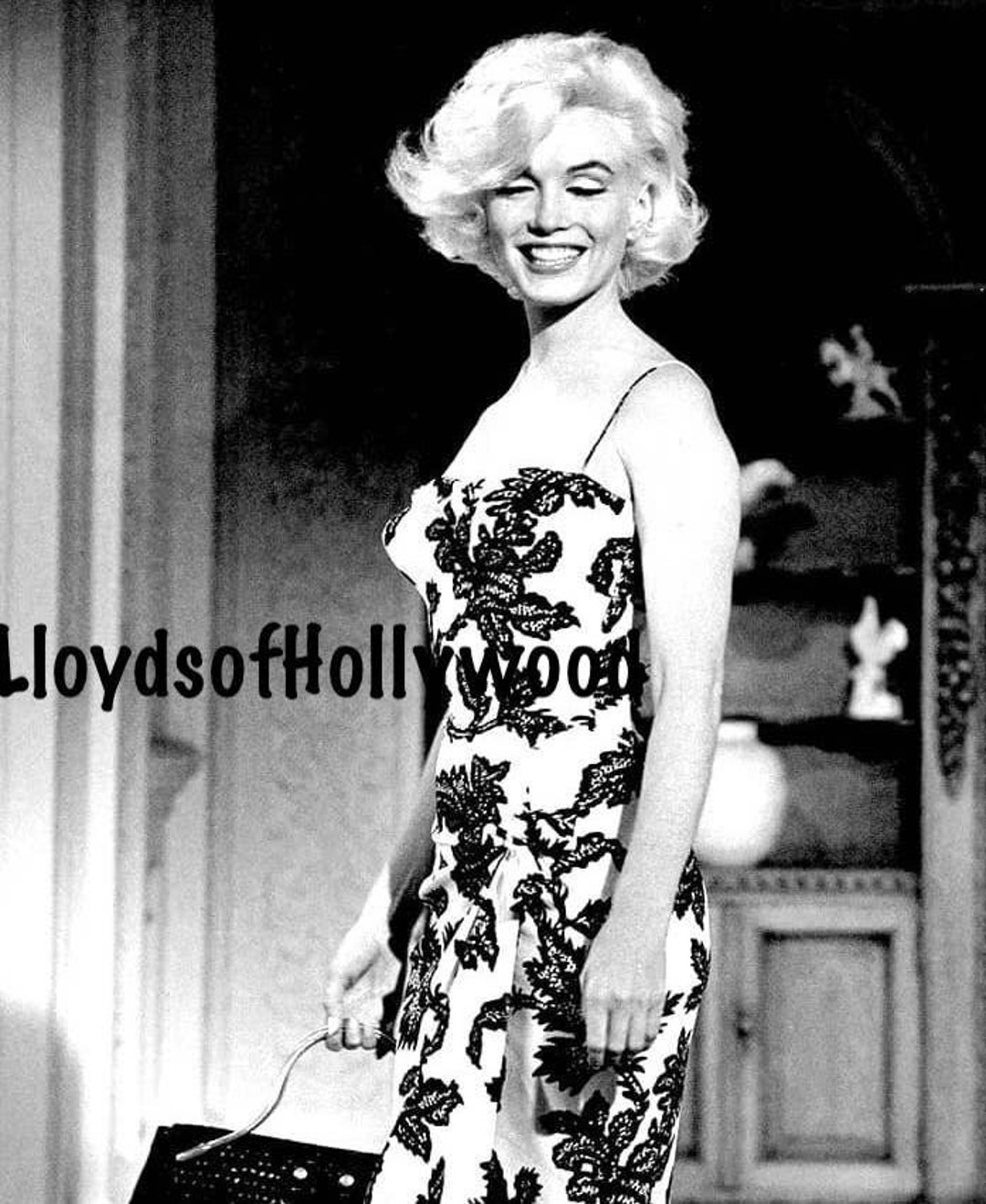 Marilyn Monroe appare splendida indossando un abito Jean Louis nel