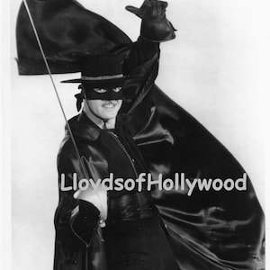 Guy Williams Zorro The Fox In Full Costume With Sword Photograph 1958