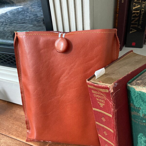 Leather Book Sleeve / Planner Cover / Bible Cover / Mother's Day / Father's Day/Bookish Gift/Reading Accessories/e-reader Sleeve/iPad Sleeve