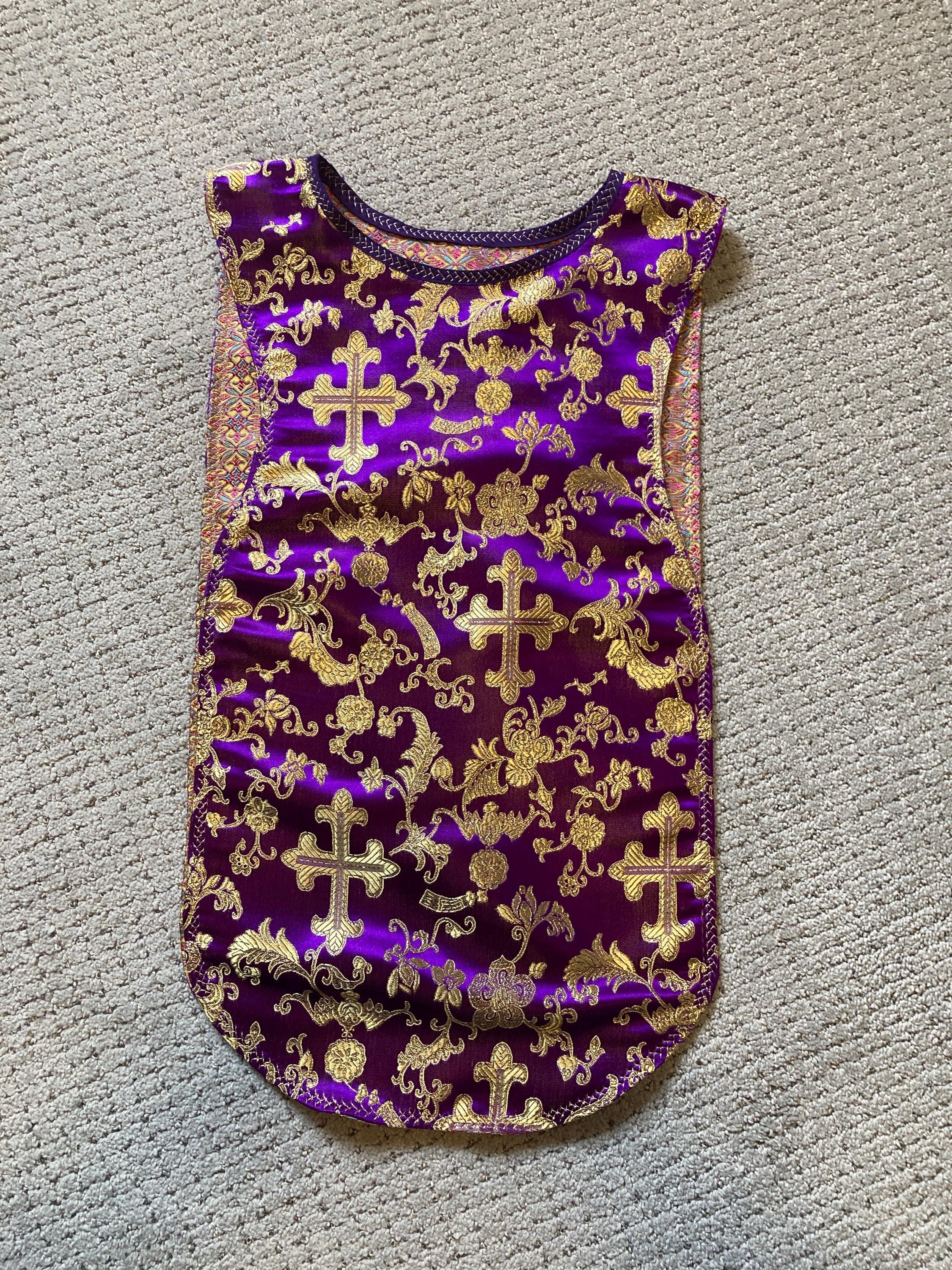 Chasuble Fiddleback Violet Neuve - Vêtement De Cérémonie Religieuse - Qualité The Church Shoppe