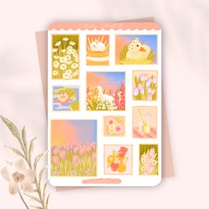 Op de afbeelding: Een stickervel met diverse rechthoekige illustraties met geschulpte randen. De ontwerpen bevatten witte madeliefjes, een wit konijn, een geel eendje, een roze waterlelie, een witte vogel in een veld, tulpen, een glas limonade en bloemboeketten.