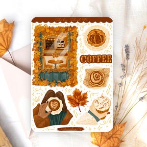 Pode incluir: Uma folha de adesivos com ilustra&ccedil;&otilde;es com tema de outono. Os desenhos incluem uma cena de caf&eacute;, x&iacute;caras de caf&eacute; com arte de ab&oacute;bora, um rolo de canela, uma folha de bordo e a palavra "COFFEE" em letras iluminadas. A folha est&aacute; rotulada como "Sticker Sheet 395".