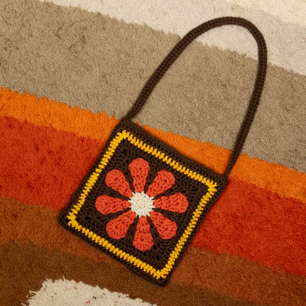 Handmade 70s Flower Crochet Shoulder Bag / Small Seventies Shoulder Bag / Vintage Retro Flower Purse / Hippie Crossbody Bag / Bohemian Bag