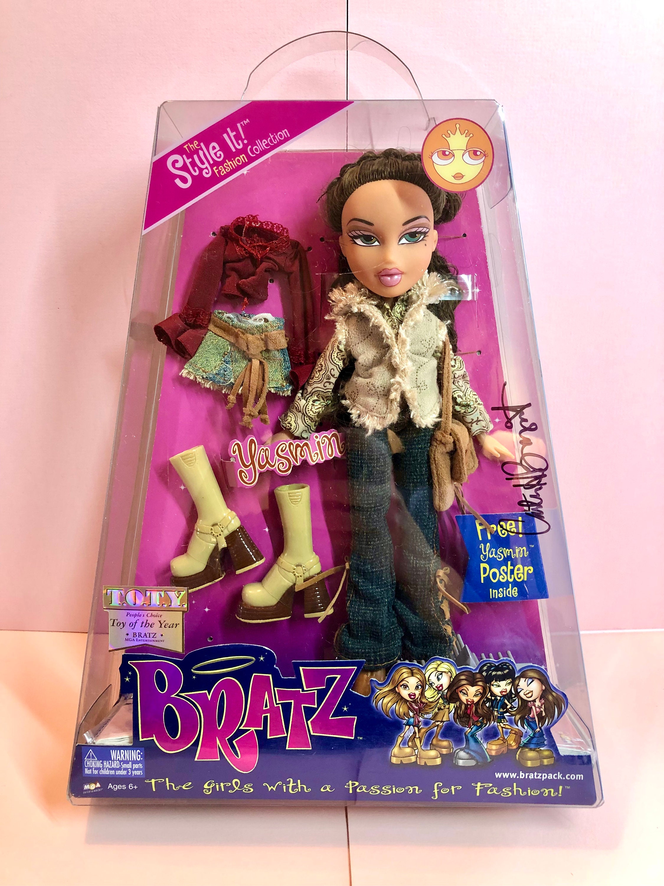 BRATZ Charmed Small Bag, Women's Fashion, Bags & Wallets, Shoulder Bags on  Carousell