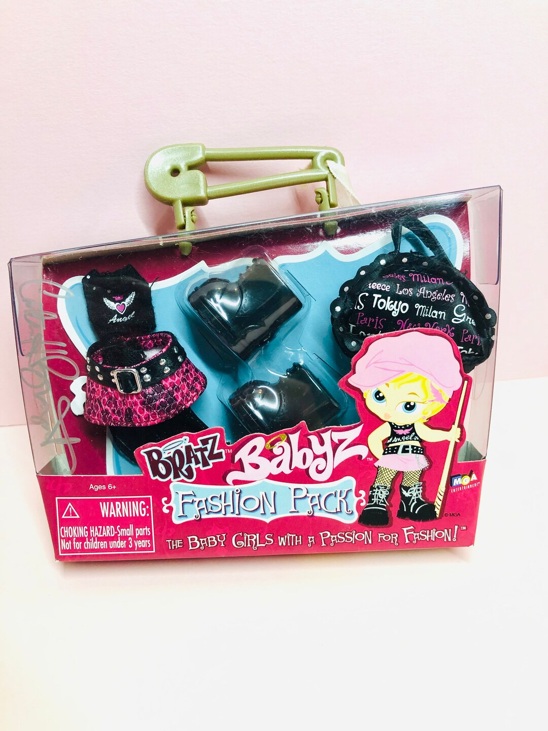 Bratz Babyz Fashion Pack Babyz Night Out Original Edition. Autographed