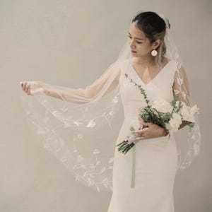 ZANA | Romantic fingertips embroidery floral veil/ Custom veil/ Fingertips wedding veil/ Wedding veil/ floral veil/ TA.V078