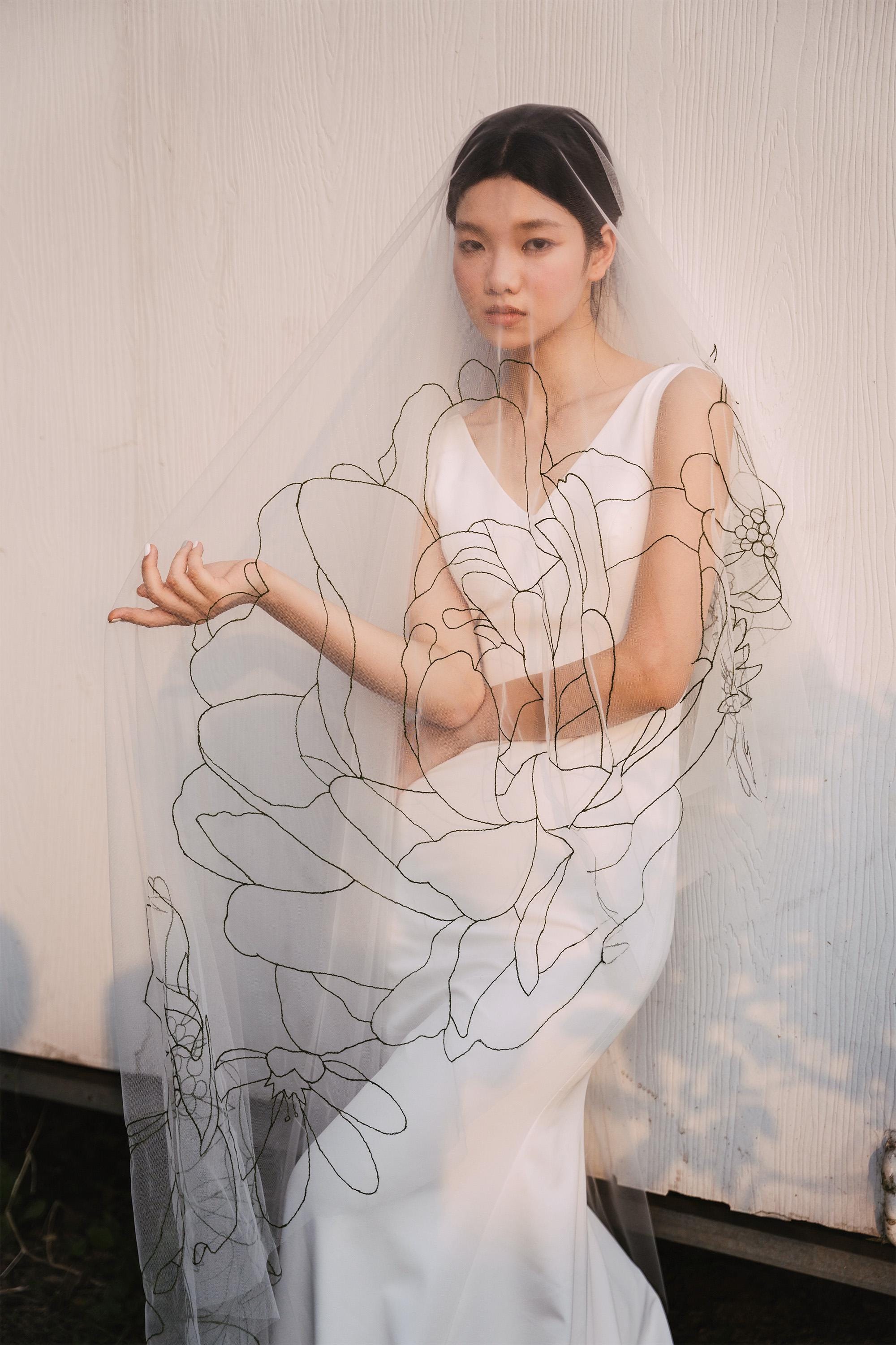 EMMA | Dark green embroidery line veil/ Custom veil/ Chapel wedding veil/ Wedding veil/ Floral embroidered veil/ floral veil