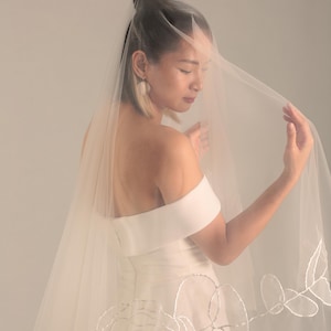 ROSIE | Drop chapel organza floral veil/ Custom veil/ Chapel wedding veil/ Floral veil embroidered/ Embroidered veil/ Flower veil/ Schleier