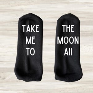 Ta mig till månen-strumpor, Artemis II månuppdrag, NASA rymdprogram, astronomipresent, raketuppskjutningsstrumpor, rymdutforskning