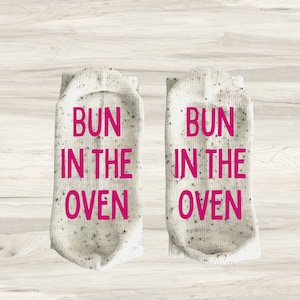 Pregnancy Gift-New Mom Gifts-Bun in the Oven-Mom Socks-New Mom-Mom Gift-Pregnant Mom Gift-Expecting Mom-Baby Shower Gift-Mother&#39;s Day