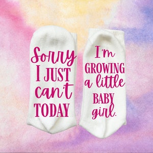 Pregnant Mom Gift, Growing a Tiny Human Pregnancy Gift, New Mom Gifts, Mom Socks, Mom Gifts, Expecting Mom, Baby Shower Gift, Mother&#39;s Day