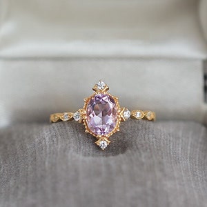 Natural Lavender Amethyst Birthstone Ring, Scalloped Band, February Stone Ring, Vintage Amethyst Crystal Ring, Custom Bespoke Gemstone Ring