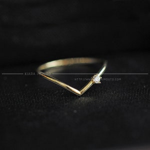 V Shaped Diamond Ring, Diamond Stacking Ring, Single Diamond Ring, Art Deco Wedding Band, Diamond Stackable Ring, Delicate Everyday Ring