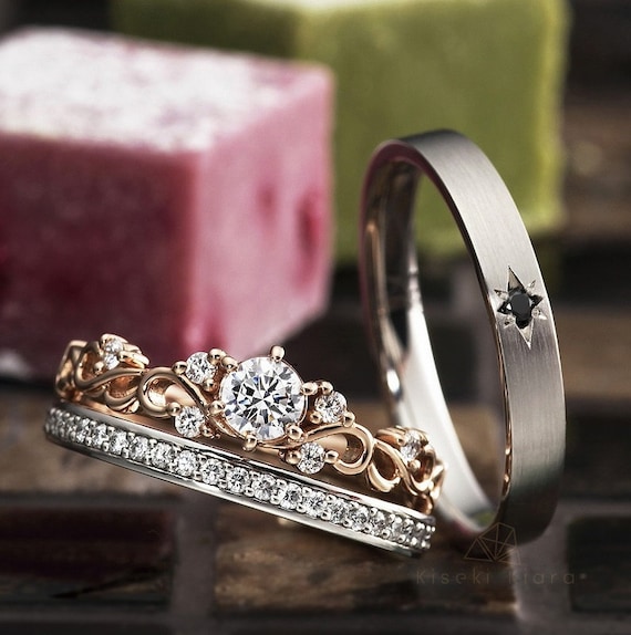 Round Brilliant Cut Diamonds Vine Motif Band Intricate Vine