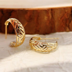 10k Solid Gold Vintage Curved Stud Earrings, Hollow Hoop Earrings, Modern Twist Earrings, Fashionable Hoop Earrings, Bold Statement Earrings image 1