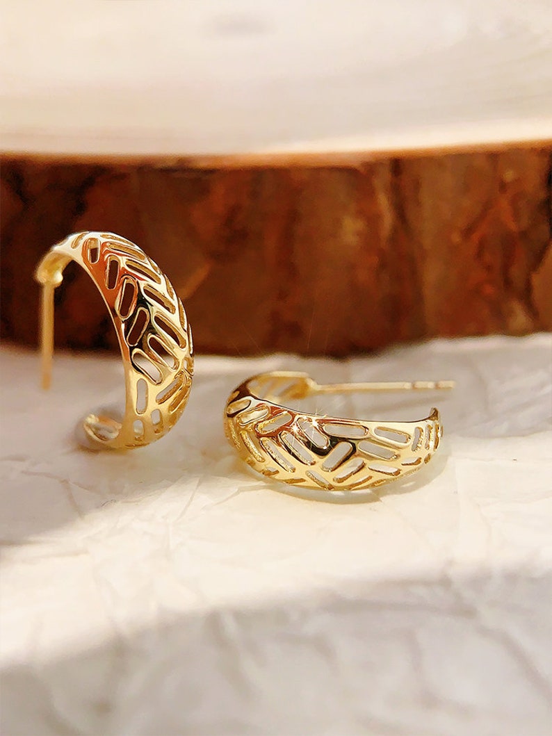 10k Solid Gold Vintage Curved Stud Earrings, Hollow Hoop Earrings, Modern Twist Earrings, Fashionable Hoop Earrings, Bold Statement Earrings image 1