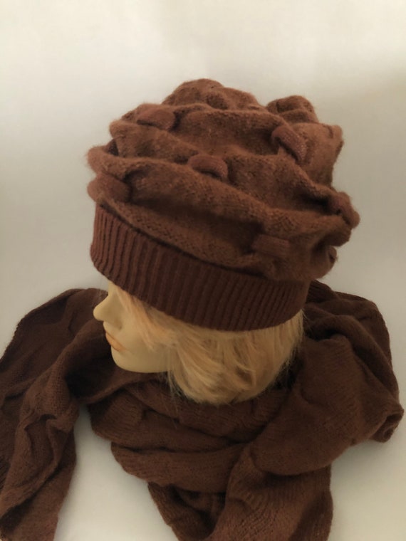 Ussrbabushkinsunduk. Model # 80. Vintagehatscarf.