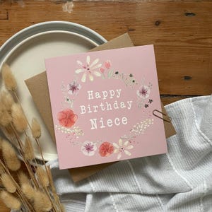 Tarjeta de cumpleaños para sobrina / Diseño floral hecho a mano con flores prensadas / Fabricada en el Reino Unido / Interior en blanco para tu mensaje, BFR2-N