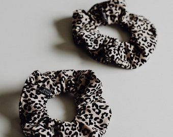 Scrunchie Haargummi "Leo IV" aus Jersey ecru/schwarz