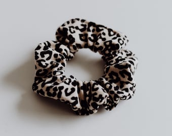 Mini scrunchie hair tie "Leo IV" made of jersey, ecru/black
