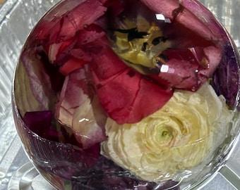 sphere resin with roses and tulips