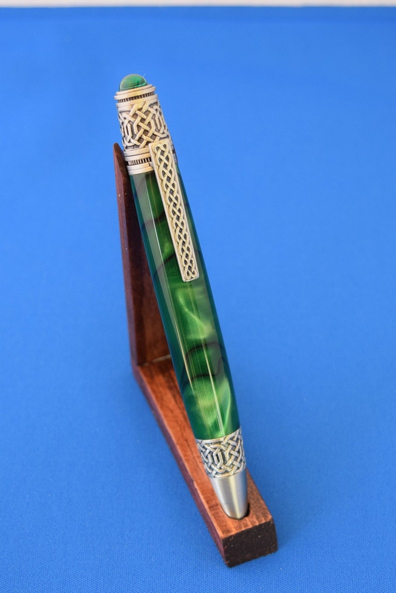 Celtic Twist Pen Antique Pewter in Kelly Green Acrylic
