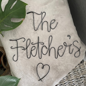 NOVO * Sinal de nome de família de fio, arte de parede de nome de família, arte de fio, tipografia de fio, casamento, aniversário, presente de noivado