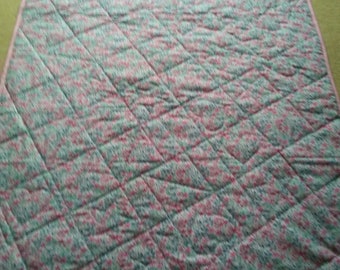 1960年代のモダンなパッチワーク、手縫いのキルティングと刺繍が施され