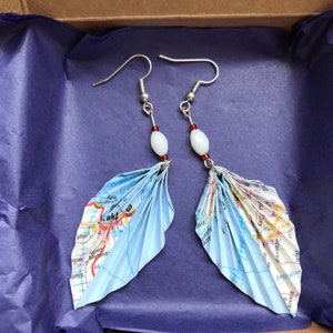 Boucles d'oreilles origami carte du monde et du Royaume-Uni, cadeau respectueux de l'environnement, option de localisation personnalisée, style japonais, cadeau pour enseignant, bijoux de voyageur, cartographie