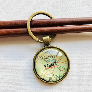 Regalo personalizado para él, llavero personalizado reciclado con un mapa del Reino Unido o del mundo, regalo para viajeros, regalo para profesores, regalo de recuerdo, Etsy Reino Unido