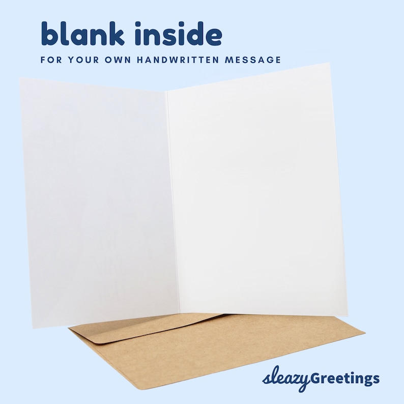 Puede incluir: Una tarjeta de felicitaci&oacute;n abierta con p&aacute;ginas blancas en blanco, lista para un mensaje escrito a mano. La tarjeta est&aacute; encima de un sobre marr&oacute;n, con el texto "blank inside" y "FOR YOUR OWN HANDWRITTEN MESSAGE" en azul. La marca "sleazyGreetings" est&aacute; en la esquina inferior derecha.