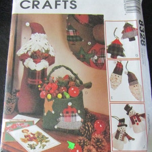 1996 McCall&#39;s Crafts Pattern 8328 Ornaments Centerpiece Stocking Wreath Uncut