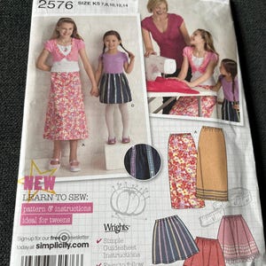2009 Simplicity Learn to Sew Pattern 2576 Girls&#39; Skirts Sz 7-8-10-12-14 Uncut