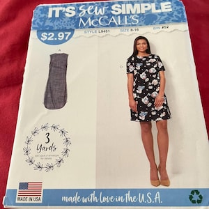 Pode incluir: Padrão de costura para um vestido com mangas curtas. O padrão é da McCall's e se chama "It's Sew Simple". O padrão é para os tamanhos 8-16 e requer 3 jardas de tecido. O padrão é feito nos Estados Unidos.