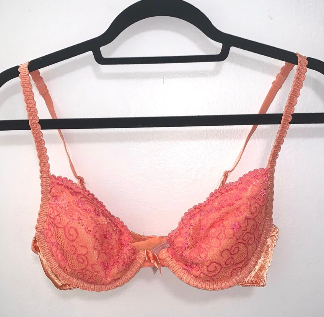 1960's Bali-lo Bow-bra, Black Lace Cup, Underwire, Hooks in Back, Elastic/ satin Adjustable Straps, Very Good Condition 