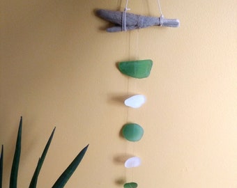 Natural sea glass from Gaspésie - Mobile green and white sea glass - Genuine Canadian sea glass - Driftwood, sea shell and sea glass