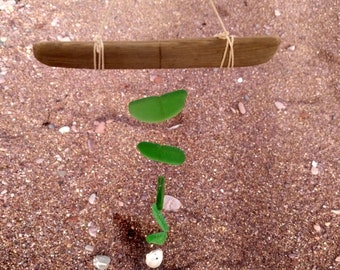 Atrapasueños de vidrio marino verde: móvil hecho a mano con madera flotante canadiense
